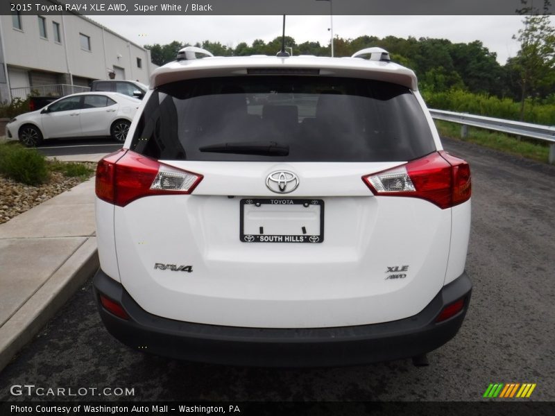 Super White / Black 2015 Toyota RAV4 XLE AWD