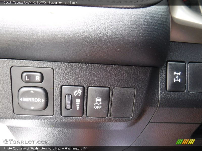 Super White / Black 2015 Toyota RAV4 XLE AWD