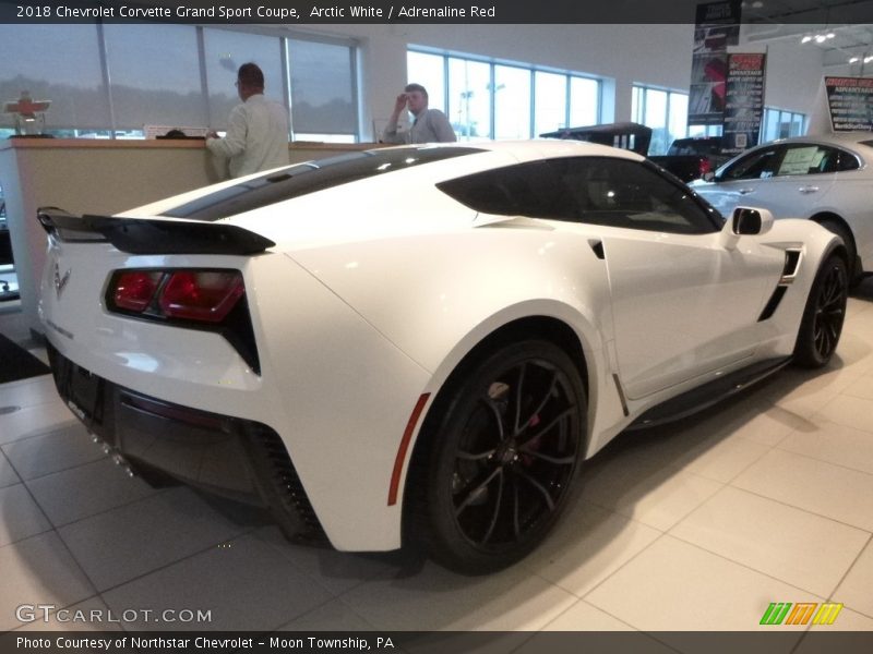 Arctic White / Adrenaline Red 2018 Chevrolet Corvette Grand Sport Coupe