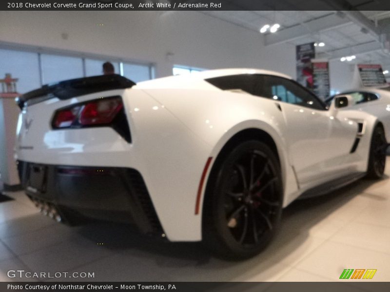 Arctic White / Adrenaline Red 2018 Chevrolet Corvette Grand Sport Coupe