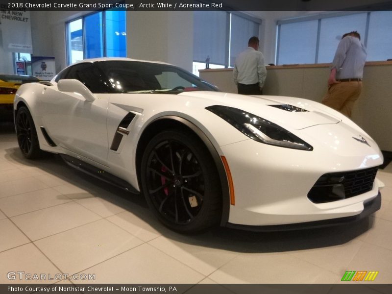 Arctic White / Adrenaline Red 2018 Chevrolet Corvette Grand Sport Coupe