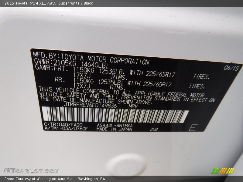 Super White / Black 2015 Toyota RAV4 XLE AWD