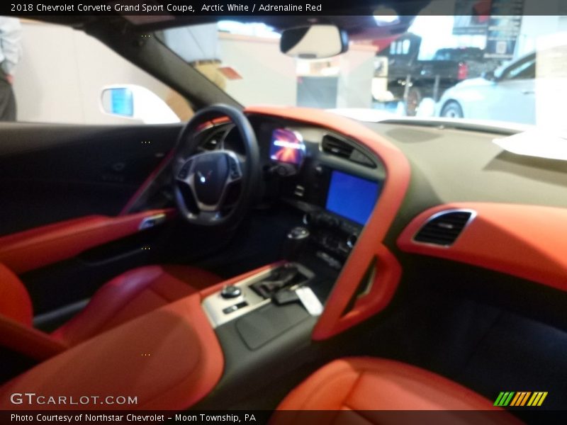 Arctic White / Adrenaline Red 2018 Chevrolet Corvette Grand Sport Coupe
