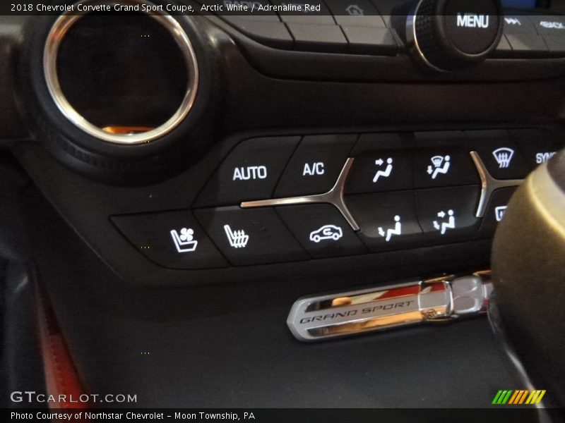 Arctic White / Adrenaline Red 2018 Chevrolet Corvette Grand Sport Coupe