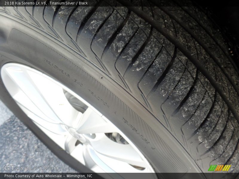 Titanium Silver / Black 2018 Kia Sorento LX V6