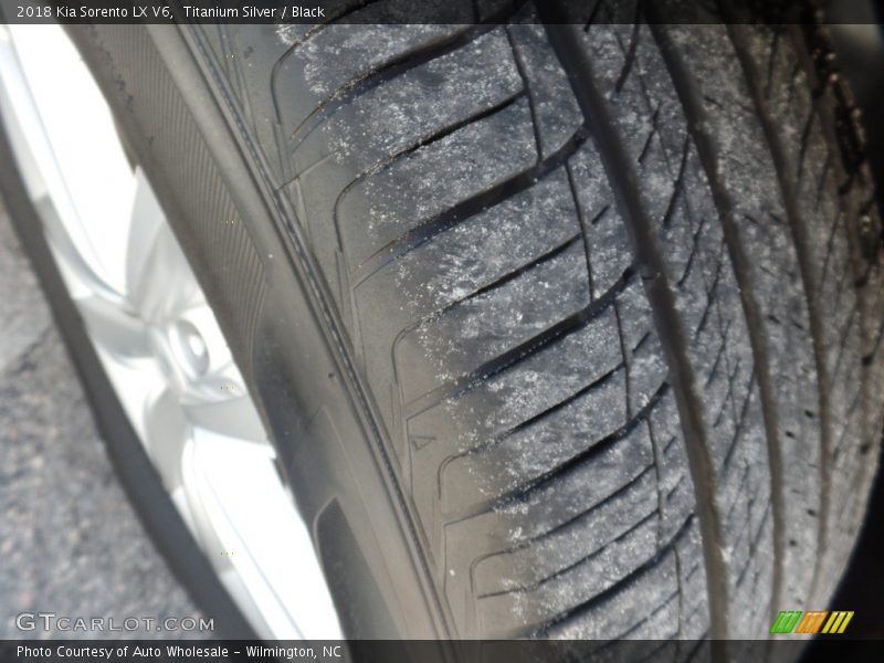 Titanium Silver / Black 2018 Kia Sorento LX V6