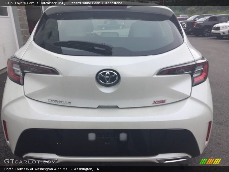 Blizzard White Pearl / Moonstone 2019 Toyota Corolla Hatchback XSE