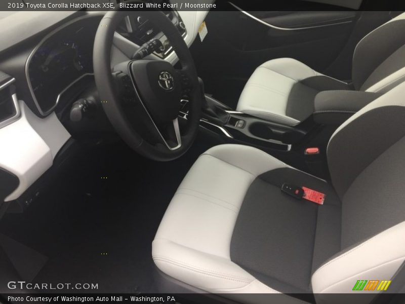 Blizzard White Pearl / Moonstone 2019 Toyota Corolla Hatchback XSE