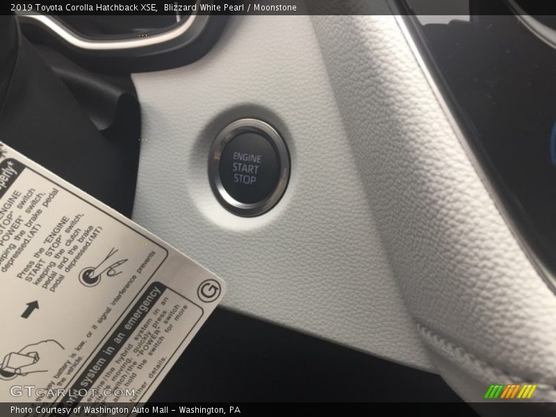 Blizzard White Pearl / Moonstone 2019 Toyota Corolla Hatchback XSE