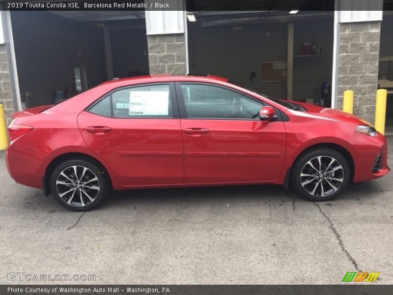 Barcelona Red Metallic / Black 2019 Toyota Corolla XSE