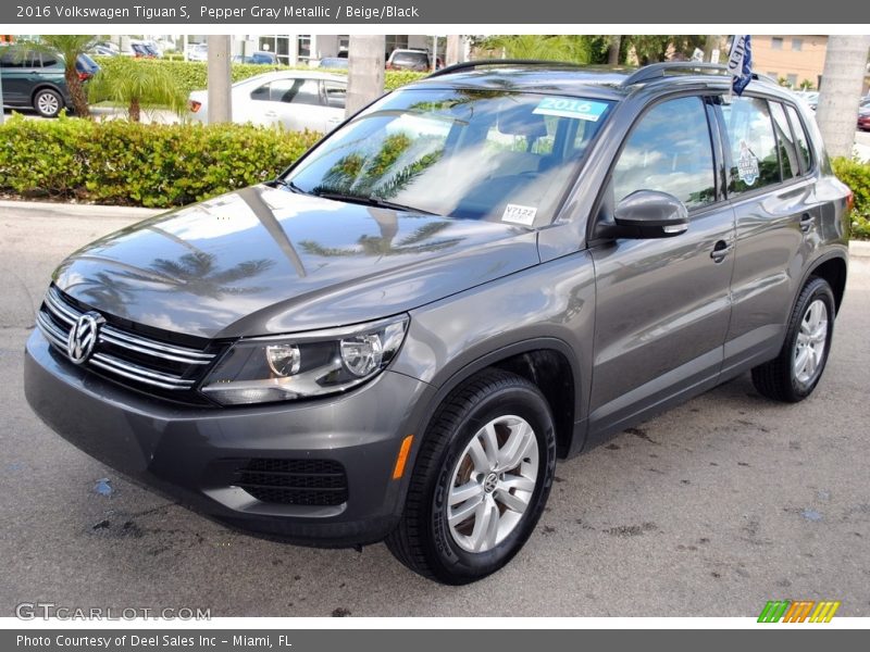 Pepper Gray Metallic / Beige/Black 2016 Volkswagen Tiguan S