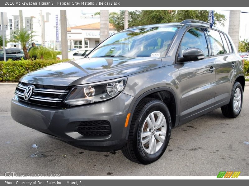 Pepper Gray Metallic / Beige/Black 2016 Volkswagen Tiguan S