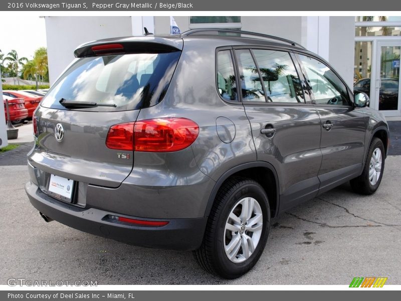 Pepper Gray Metallic / Beige/Black 2016 Volkswagen Tiguan S