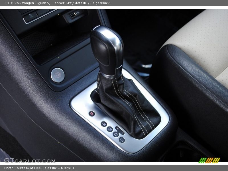 Pepper Gray Metallic / Beige/Black 2016 Volkswagen Tiguan S