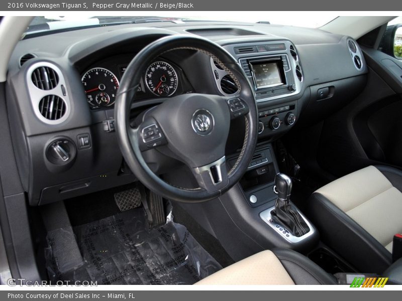 Pepper Gray Metallic / Beige/Black 2016 Volkswagen Tiguan S