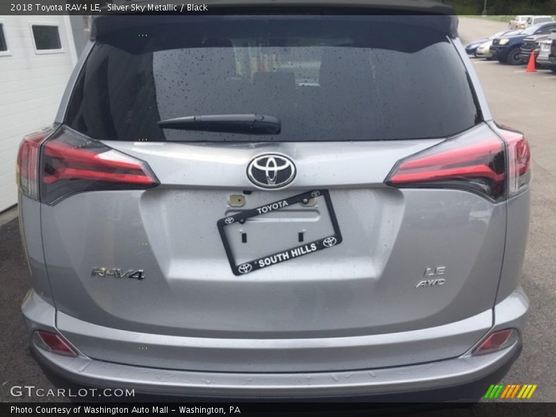 Silver Sky Metallic / Black 2018 Toyota RAV4 LE
