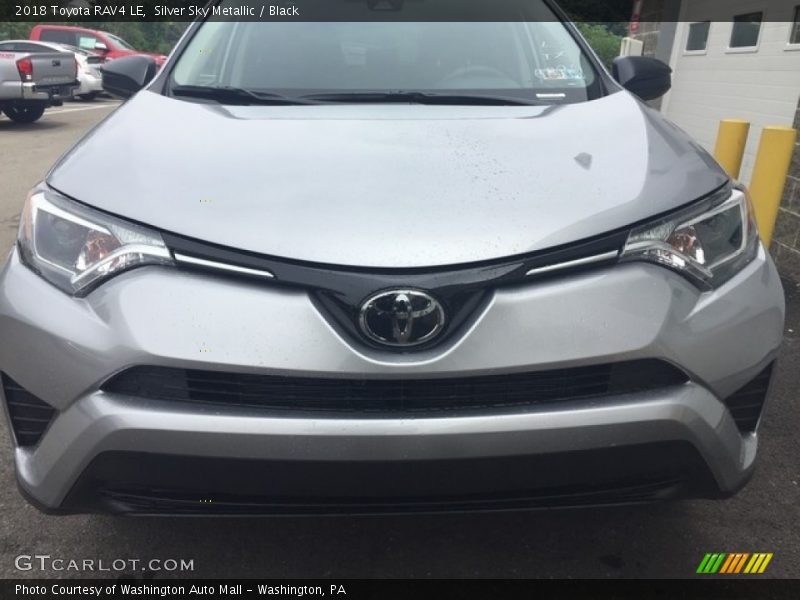 Silver Sky Metallic / Black 2018 Toyota RAV4 LE