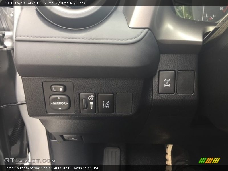 Silver Sky Metallic / Black 2018 Toyota RAV4 LE