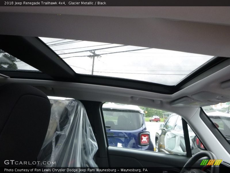 Glacier Metallic / Black 2018 Jeep Renegade Trailhawk 4x4