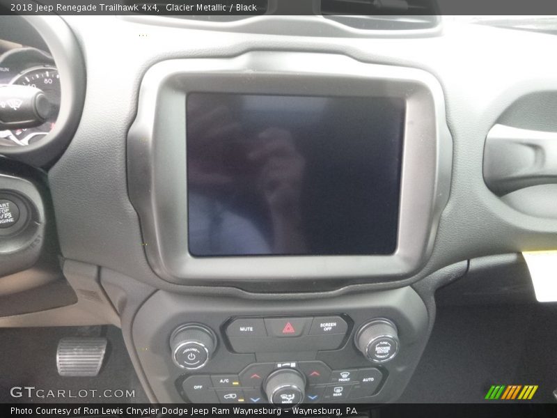 Glacier Metallic / Black 2018 Jeep Renegade Trailhawk 4x4