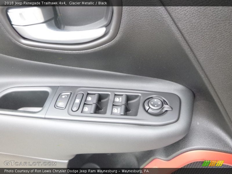 Glacier Metallic / Black 2018 Jeep Renegade Trailhawk 4x4