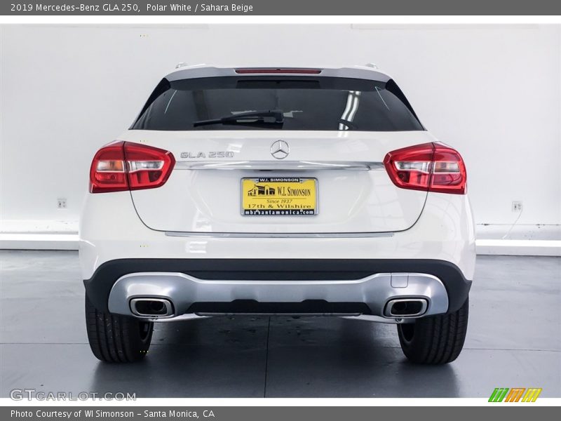 Polar White / Sahara Beige 2019 Mercedes-Benz GLA 250