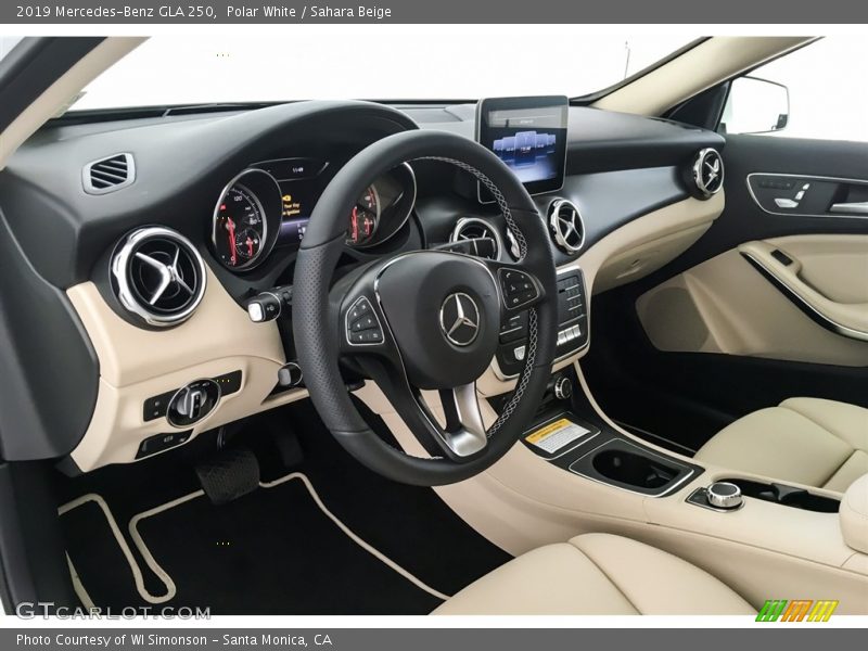 Polar White / Sahara Beige 2019 Mercedes-Benz GLA 250