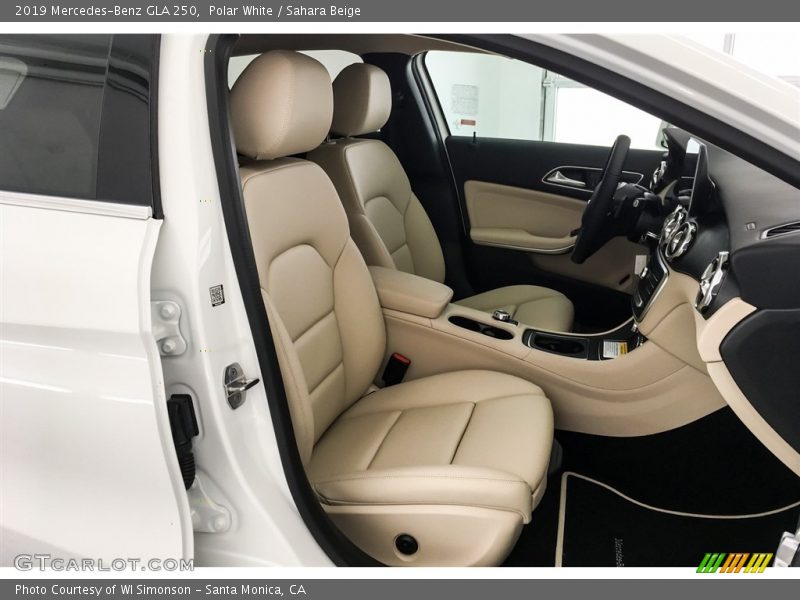 Polar White / Sahara Beige 2019 Mercedes-Benz GLA 250