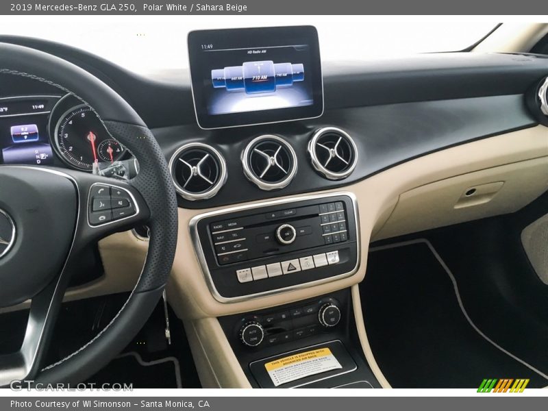 Polar White / Sahara Beige 2019 Mercedes-Benz GLA 250