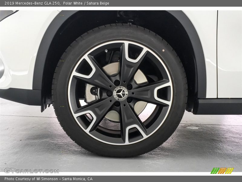 Polar White / Sahara Beige 2019 Mercedes-Benz GLA 250