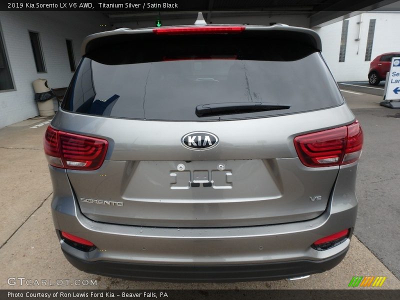 Titanium Silver / Satin Black 2019 Kia Sorento LX V6 AWD