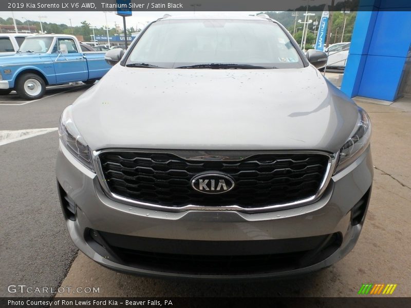 Titanium Silver / Satin Black 2019 Kia Sorento LX V6 AWD
