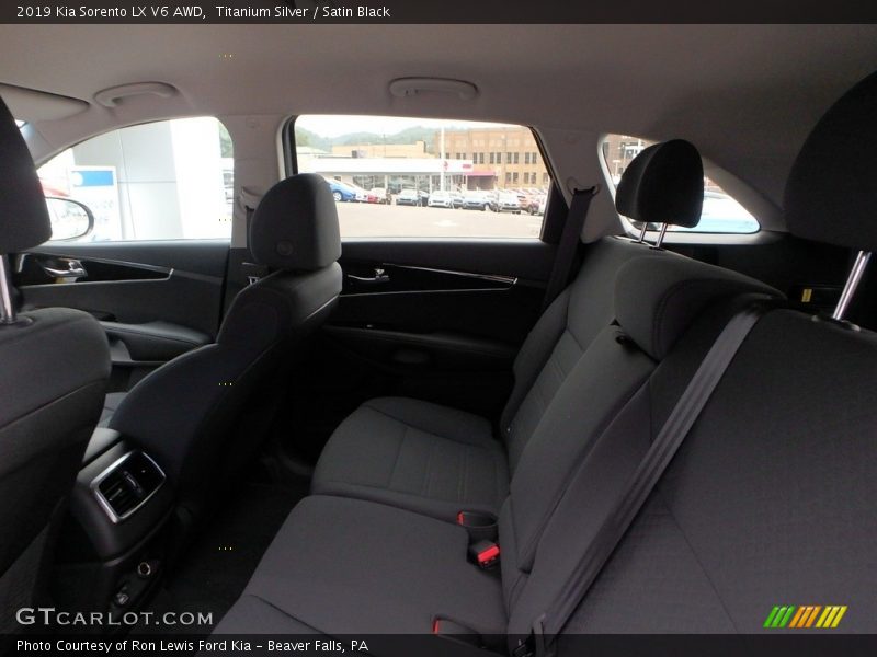 Titanium Silver / Satin Black 2019 Kia Sorento LX V6 AWD