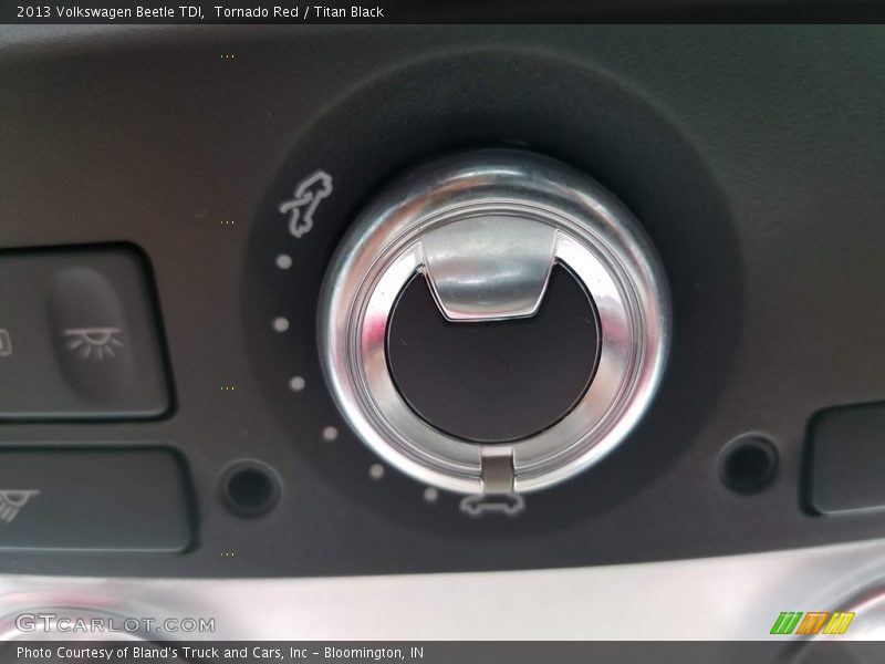 Tornado Red / Titan Black 2013 Volkswagen Beetle TDI