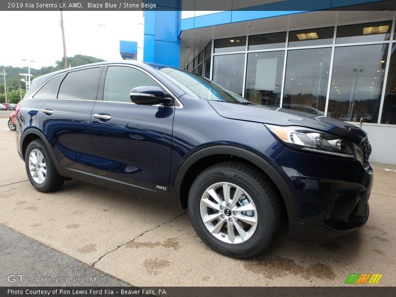 Front 3/4 View of 2019 Sorento LX AWD