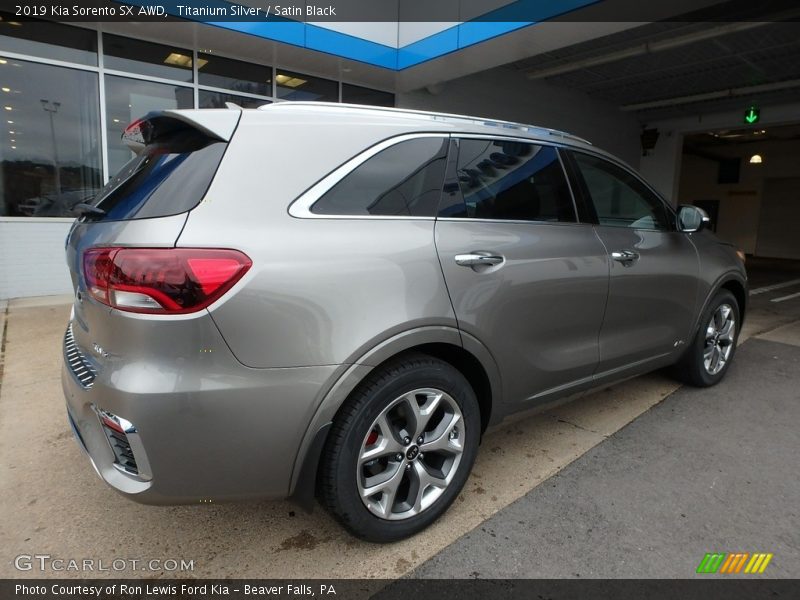 Titanium Silver / Satin Black 2019 Kia Sorento SX AWD