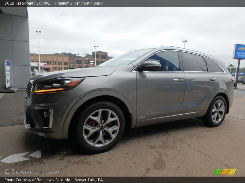 Titanium Silver / Satin Black 2019 Kia Sorento SX AWD