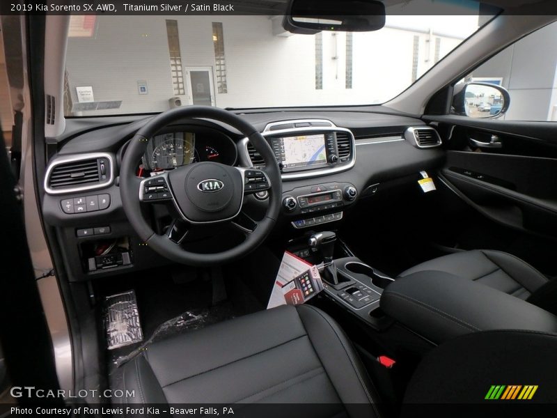 Titanium Silver / Satin Black 2019 Kia Sorento SX AWD