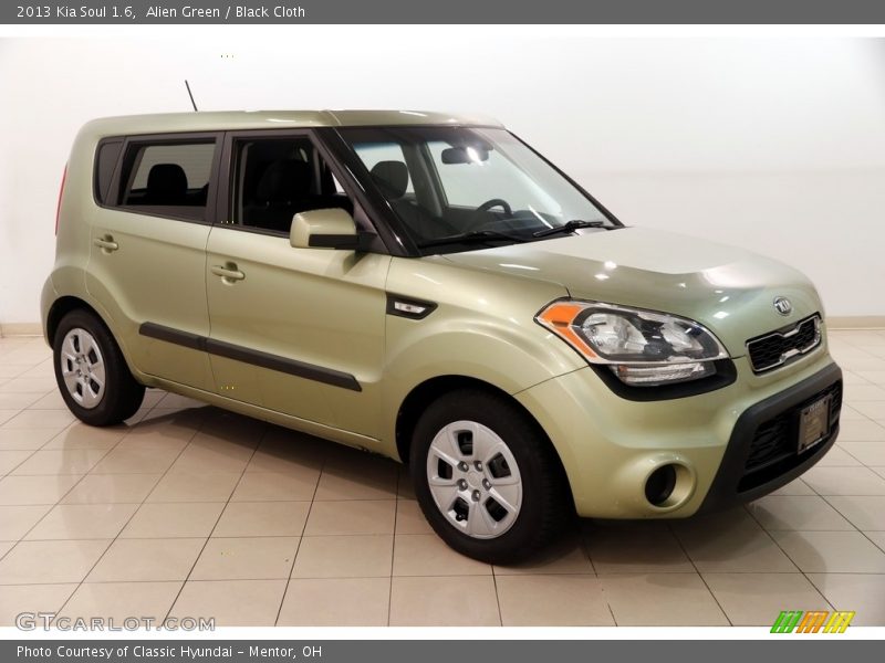 Alien Green / Black Cloth 2013 Kia Soul 1.6