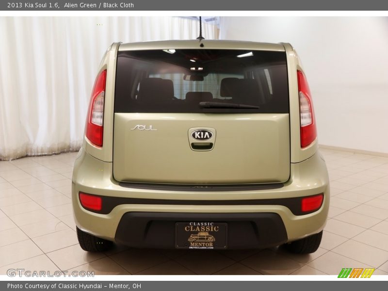 Alien Green / Black Cloth 2013 Kia Soul 1.6