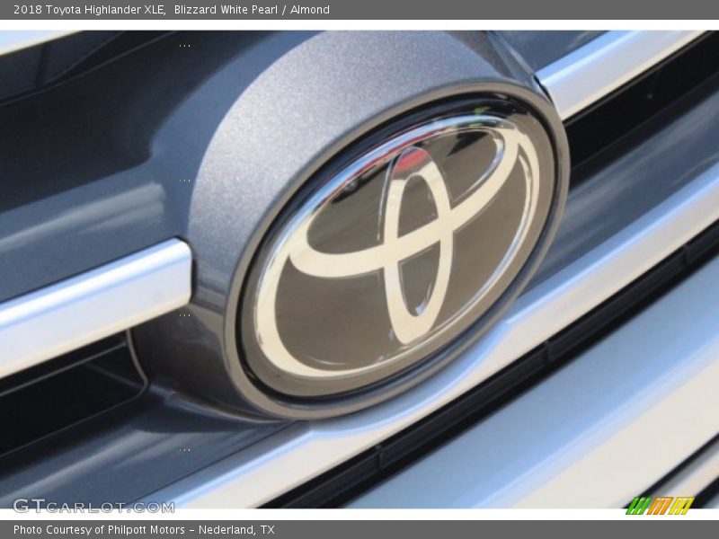 Blizzard White Pearl / Almond 2018 Toyota Highlander XLE