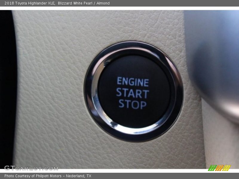 Blizzard White Pearl / Almond 2018 Toyota Highlander XLE