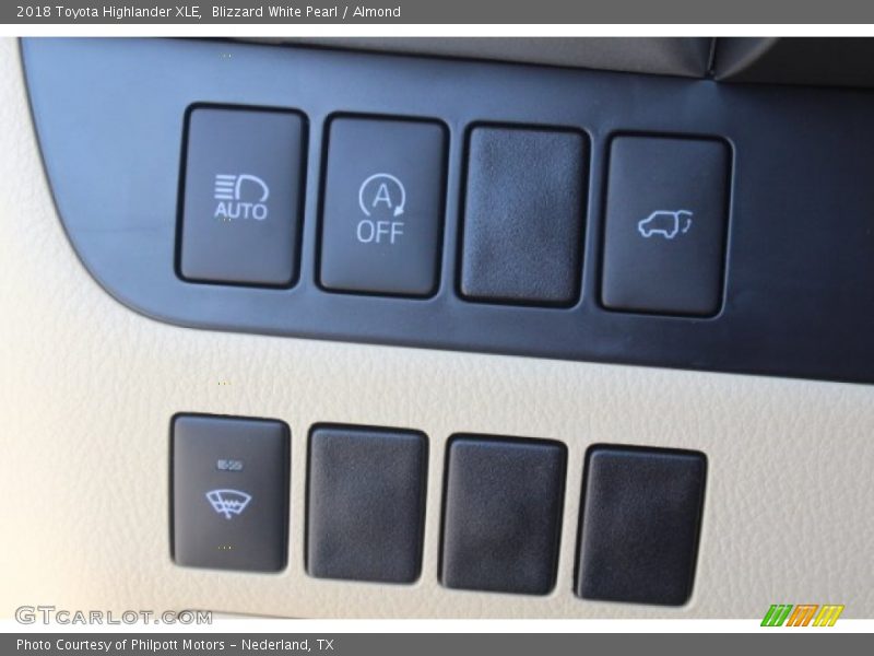 Blizzard White Pearl / Almond 2018 Toyota Highlander XLE