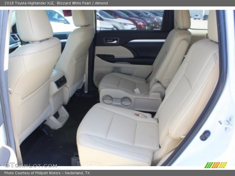 Blizzard White Pearl / Almond 2018 Toyota Highlander XLE