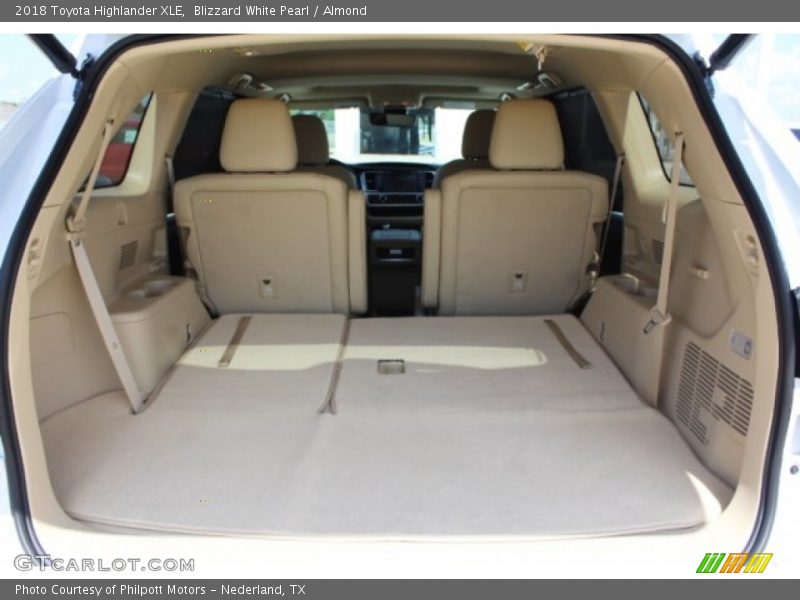 Blizzard White Pearl / Almond 2018 Toyota Highlander XLE