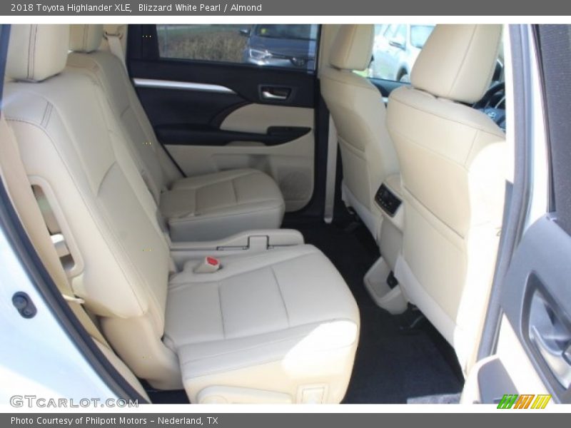 Blizzard White Pearl / Almond 2018 Toyota Highlander XLE