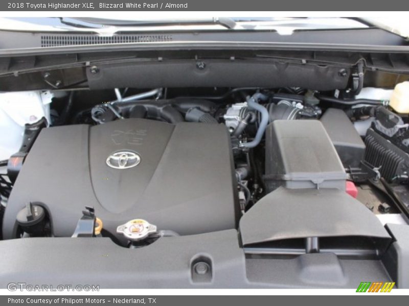 Blizzard White Pearl / Almond 2018 Toyota Highlander XLE