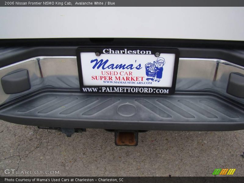 Avalanche White / Blue 2006 Nissan Frontier NISMO King Cab