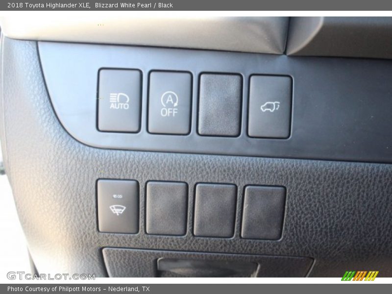 Blizzard White Pearl / Black 2018 Toyota Highlander XLE