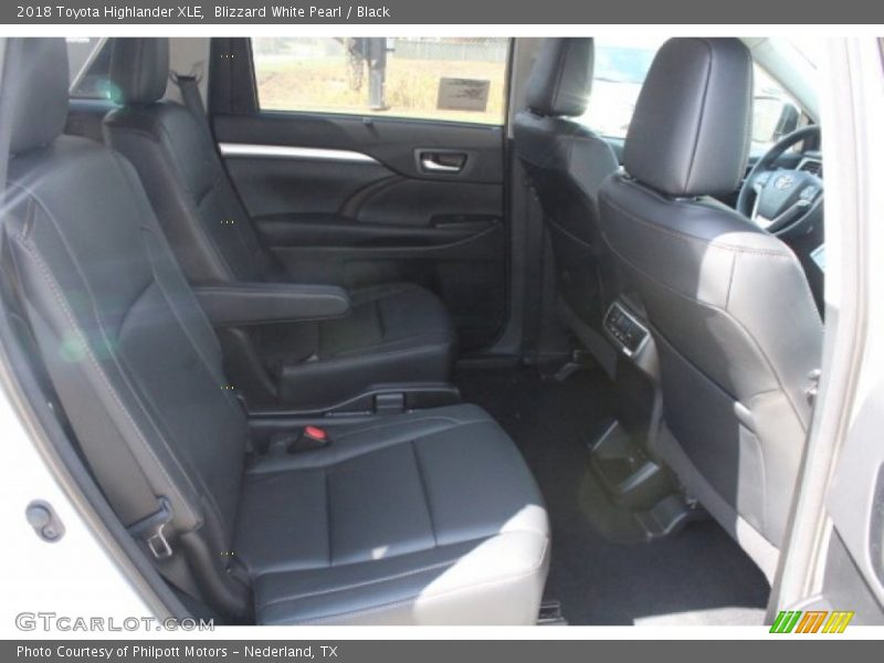 Blizzard White Pearl / Black 2018 Toyota Highlander XLE